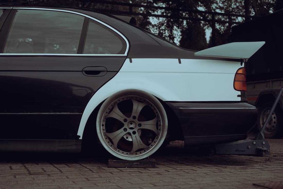 https://cliqtuning.com/wp-content/uploads/2022/04/BMW-E39-overfenders-widebody-for-bmw-e39-e39-sedan-touring-wagon-over-fenders-wide-body-for-drift-and-stance-cliqtuning7.jpg