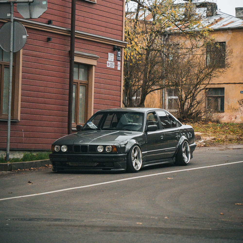 https://cliqtuning.com/wp-content/uploads/2022/06/bmw-e34-overfenders-widebody-for-drift-and-stance-cliqtuning19.jpg